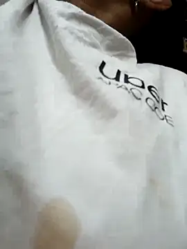 thanusi_2's cam snapshot