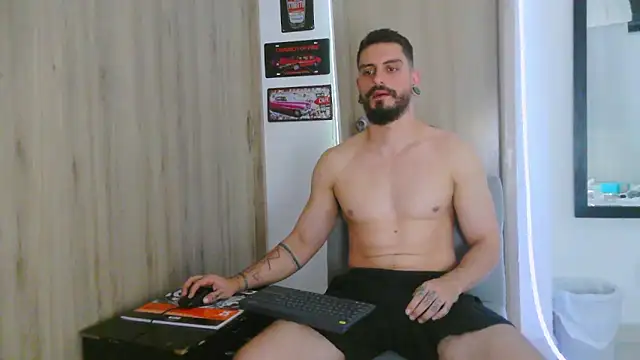 Aaron_kwok28 live sex cam