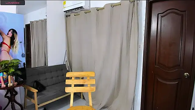 zou_quira live sex cam