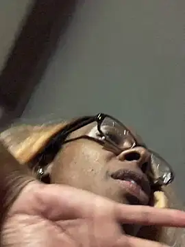 Jasmine_FullsShine's cam snapshot