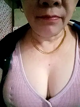 small-house123's cam snapshot