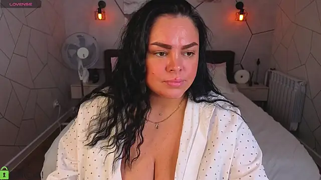 adele_crown's cam snapshot