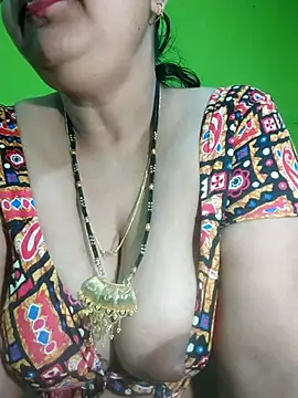 priya_curvy's cam snapshot