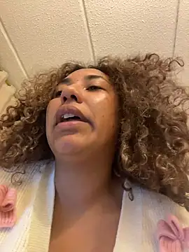 lauraltt live sex cam