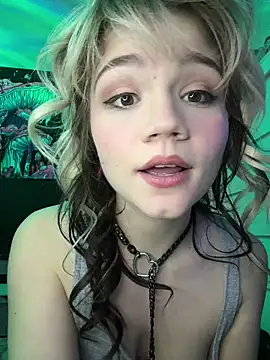 Cutiepiespanks's cam snapshot