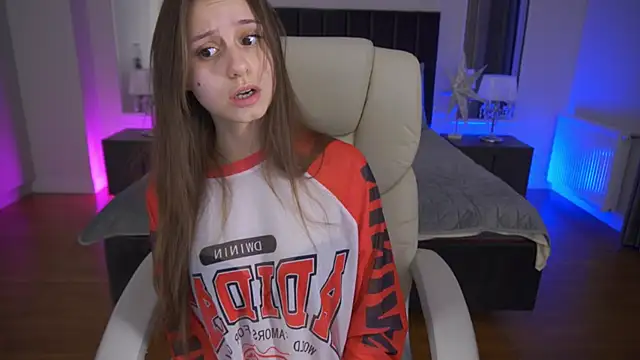 TinyNatalie live sex cam