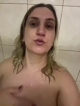 Bia_sexynovaes live sex cam