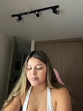 lunablossom_ live sex cam