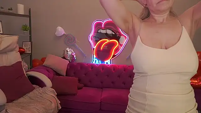 BellaLaPetit's cam snapshot