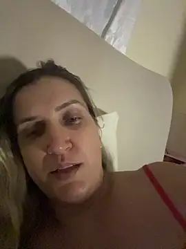 Bia_sexynovaes live sex cam