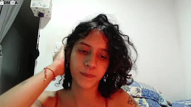 AlinaWoolf_ live sex cam