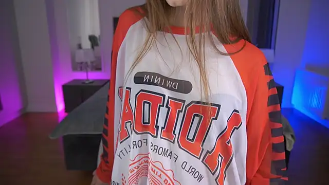 TinyNatalie's cam snapshot