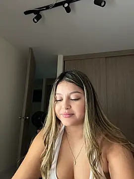 lunablossom_ live sex cam