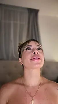 Holli_woul's cam snapshot