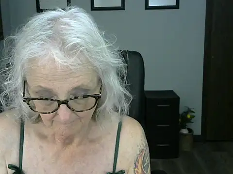 JoleneDelacroix live sex cam