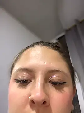 CharlotteUwU_'s cam snapshot