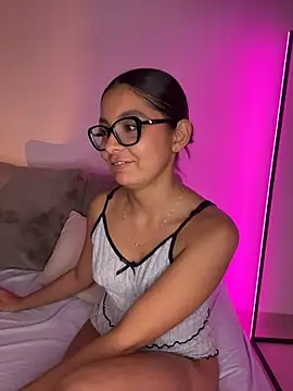 Nicollewest1 live sex cam