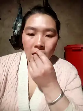 quynhkoolbae live sex cam