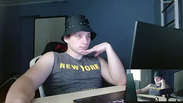 Poliglotjoe1 live sex cam