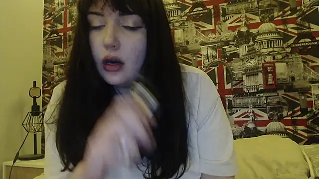 Lynylou live sex cam