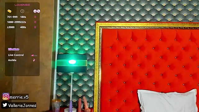 VallerieJones live sex cam