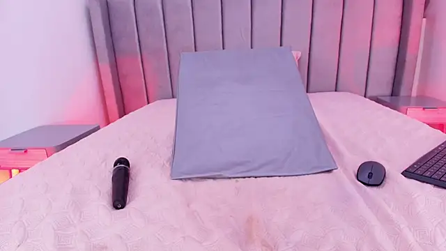 freyhasmith_'s cam snapshot