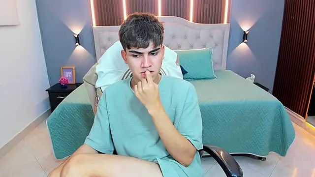 Tommy18__ live sex cam