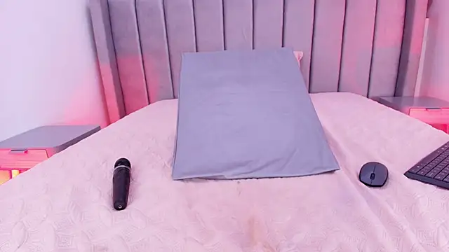 freyhasmith_'s cam snapshot