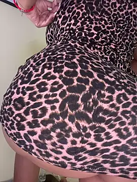 KIARAPRETTY's cam snapshot