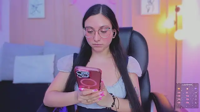 lucy_neil's cam snapshot