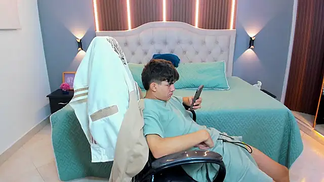 Tommy18__ live sex cam