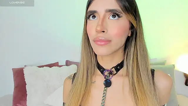 StormiRusso live sex cam