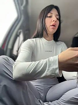 JulliaVegas live sex cam