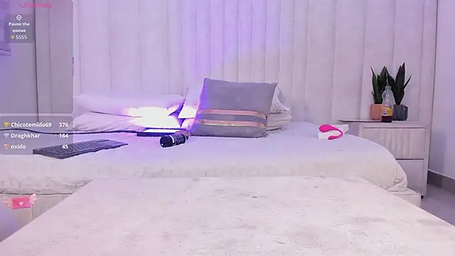 nicol_moons's cam snapshot