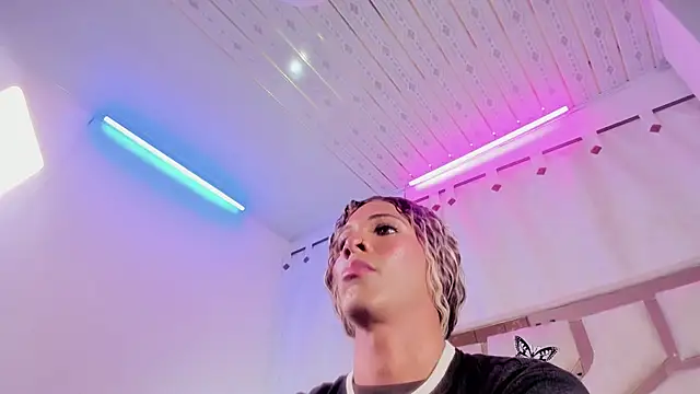 Strella_ferrera live sex cam