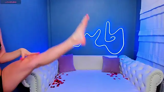 rock_n_roxy's cam snapshot