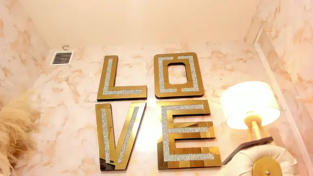 naughty_milf4u_'s cam snapshot