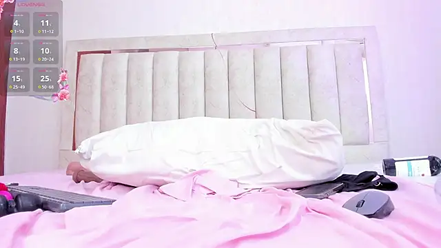 A_Moretti__ live sex cam