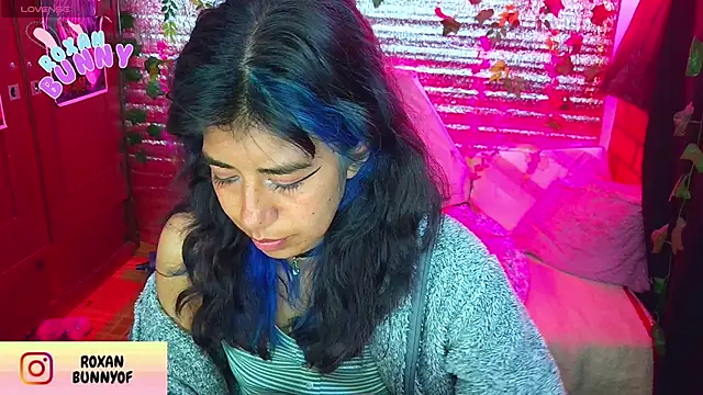 Roxanbunny1 live sex cam