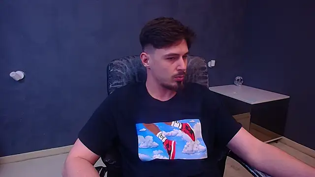 EnzoRace live sex cam