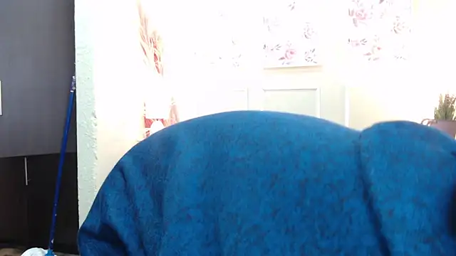 CurlyDani's cam snapshot