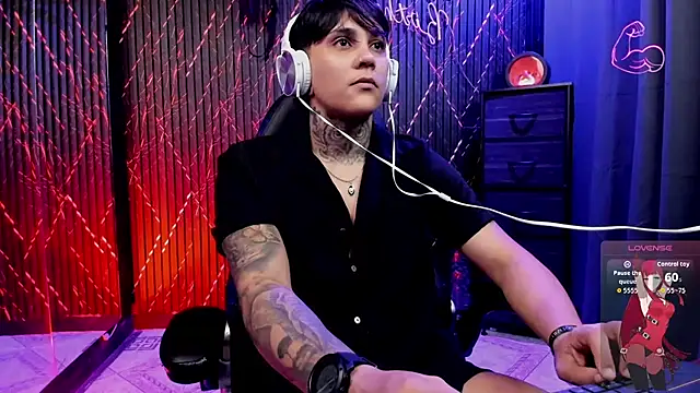 ZhoeStrong live sex cam