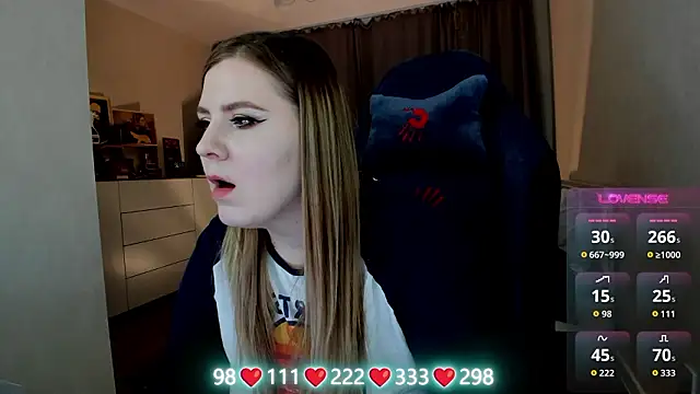 Olivia_Munk's cam snapshot