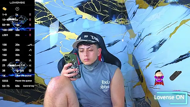 Kevin22_222 live sex cam