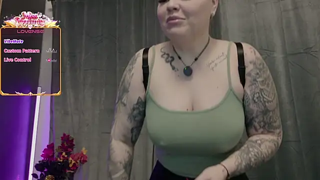 Issa_Jo's cam snapshot