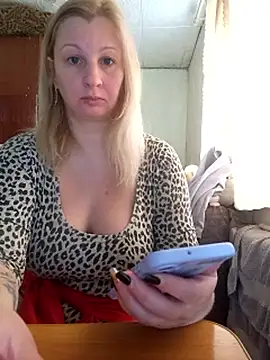 BustyBlond live sex cam