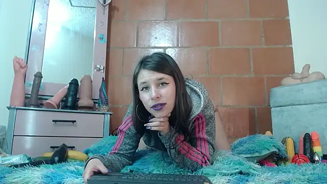 RubyEmerald live sex cam