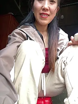 Huong-Ly live sex cam