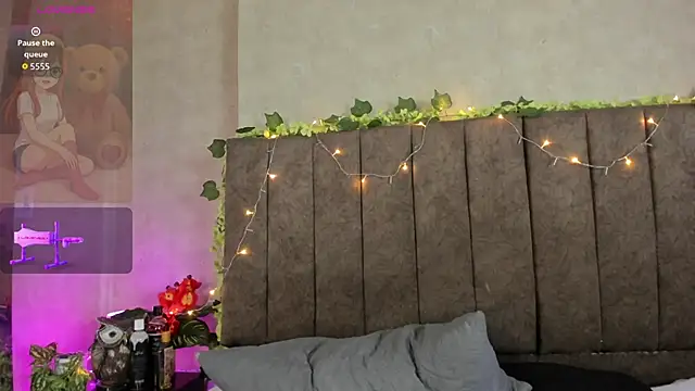 LanaMills_'s cam snapshot