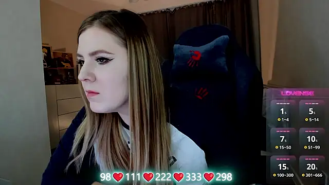 Olivia_Munk's cam snapshot